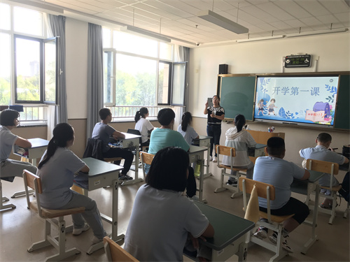 班會開學(xué)第一課.jpg 班會開學(xué)第一課.jpg