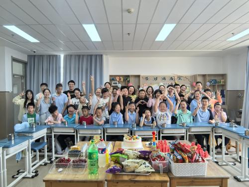 全家福.jpg 全家福.jpg